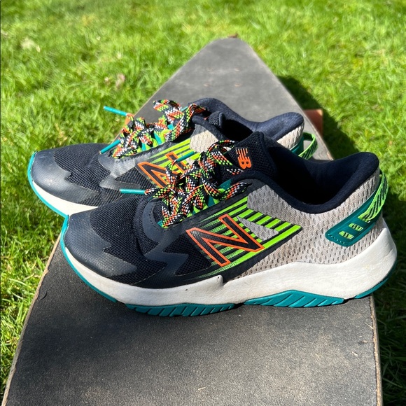 Kid’s New Balance Navy and Neon Athletic Shoes - Picture 4 of 6